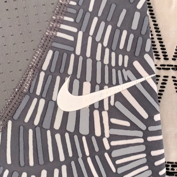 Nike Pro 3/4 Leggings | Size Medium | Color Gray & White - Picture 5 of 10